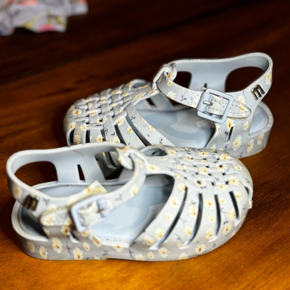 Mini Melissa toddler shoes in light blue color with white flowers detailed